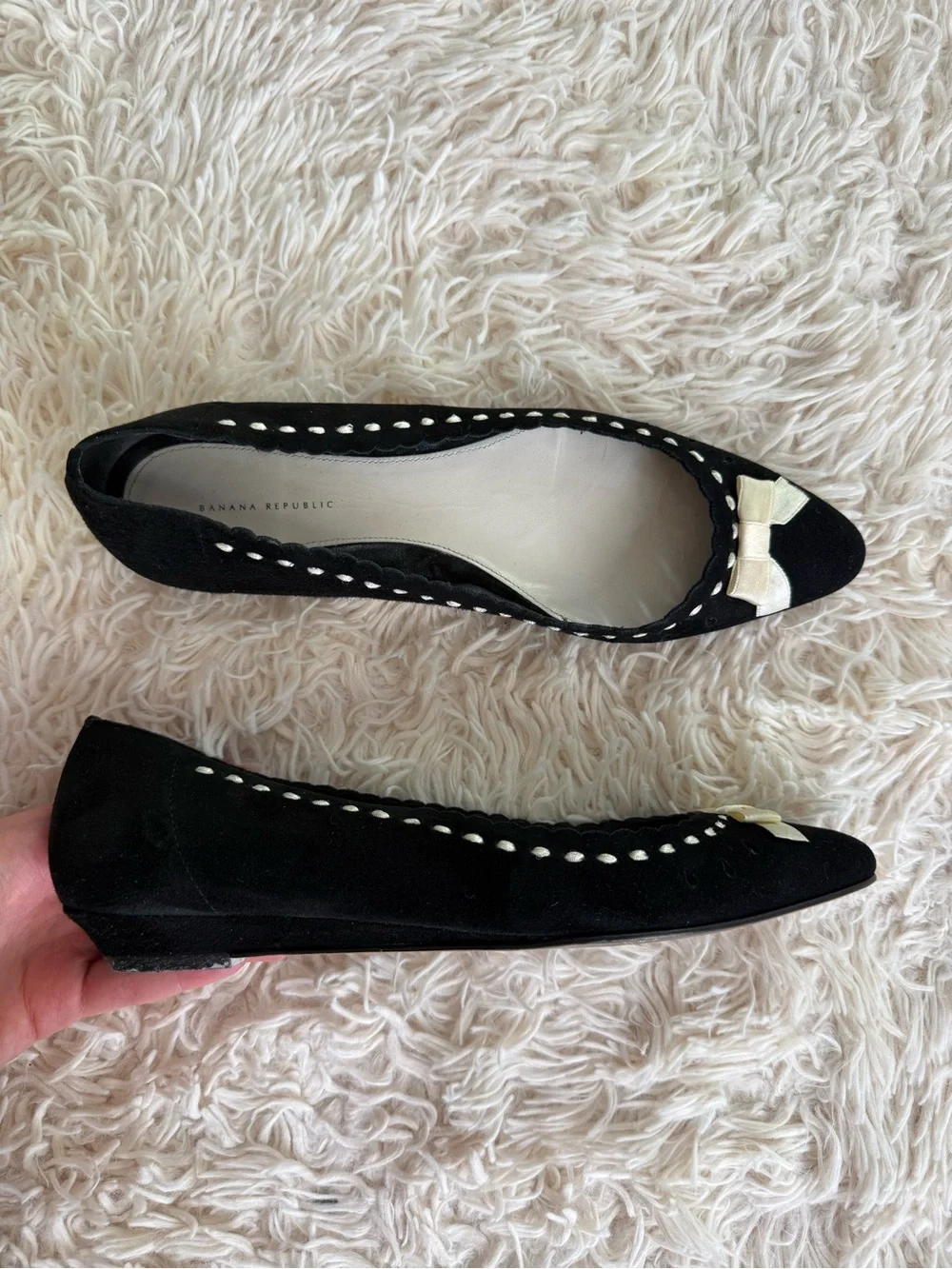 Banana Republic Black Suede Bow Ballet Flats Scalloped Leather Size 7.5